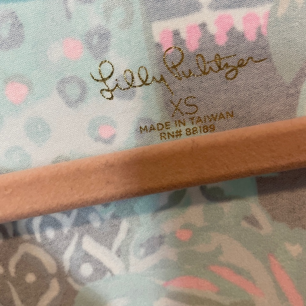 NWT Lilly Pulitzer Short sleeve. X-Small Alora Top - Picture 3 of 4